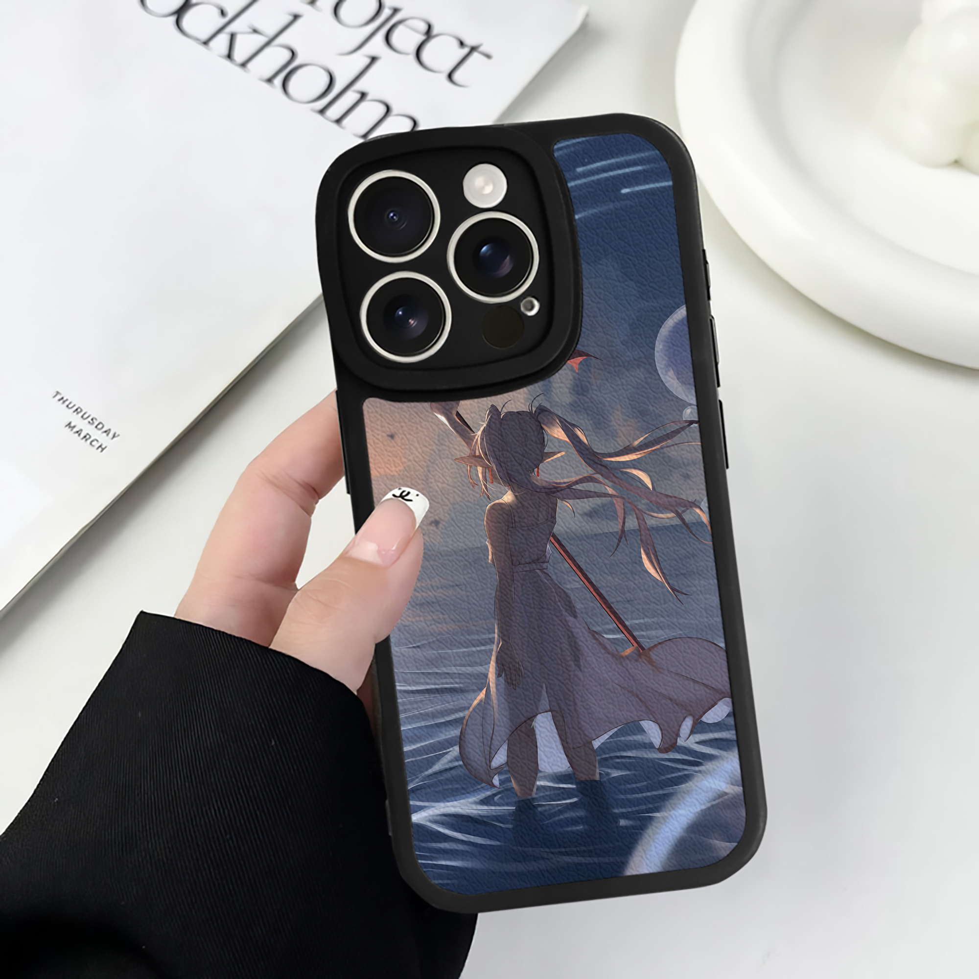 （画像用） 葬送のフリーレン Frieren 【iPhone 16シリーズ対応】シリコンスマホケース（レザー調） 材質：シリコン
